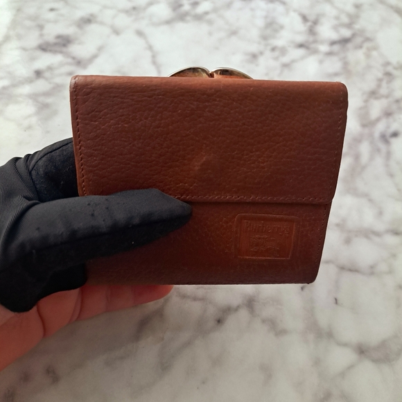 Burberrys wallet with kiss lock coin - Picture 12 of 14